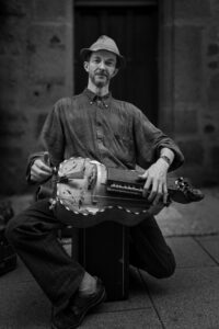 [158] Musico callejero Gabriel Garcia Pérez