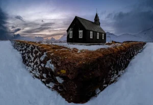 [406] El muro de Buakirkja FRANCISCO VALDIVIA SANCHEZ