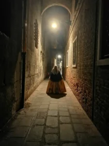 [221] Paseo nocturno María Eugenia Cortes Ramdegger compressed