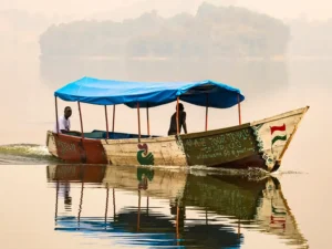 [306] Navegando en el Lago Bunyonyi Pedro Torres Hernández